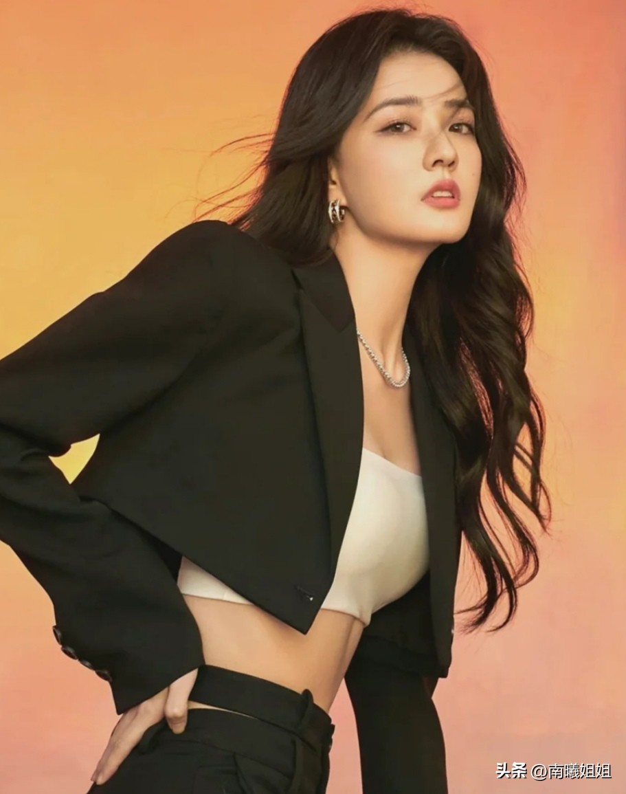 适合脸大方圆脸女生发型,脸大且方圆的女生适合什么发型