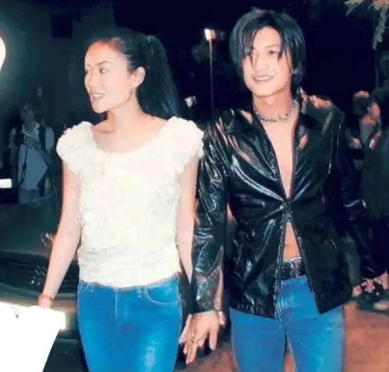 谢霆锋王菲最新同框照片,谢霆锋与王菲同框现身被网友偶遇