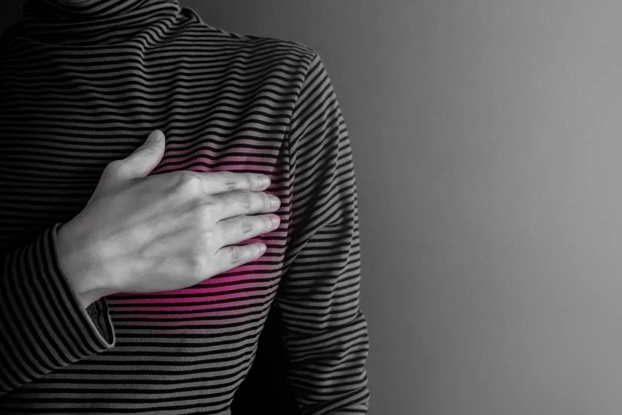 胸部是不是要经常轻按摩,胸部是不是不能随便用力按摩