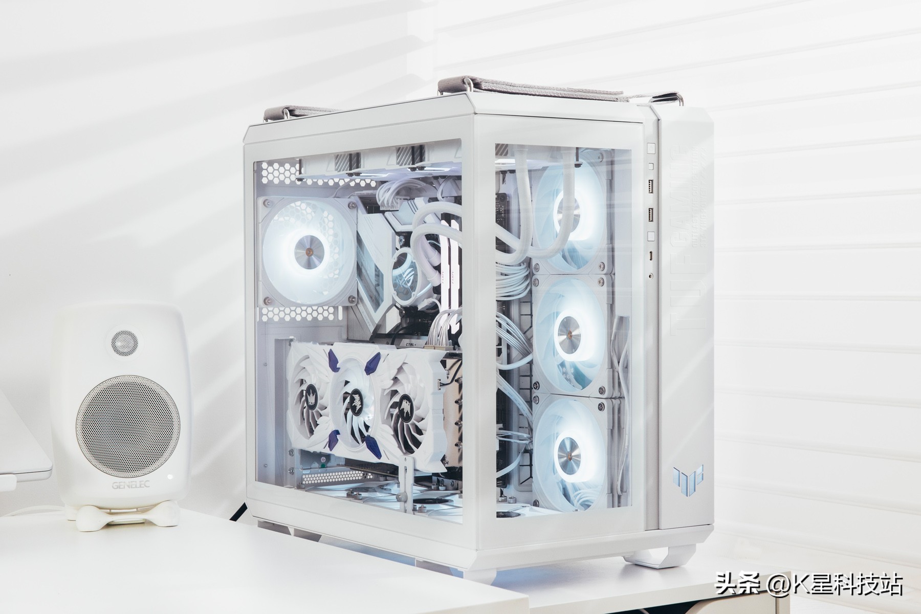 我的桌面我做主，一套平淡无奇白色系生产力+重度娱乐桌面分享