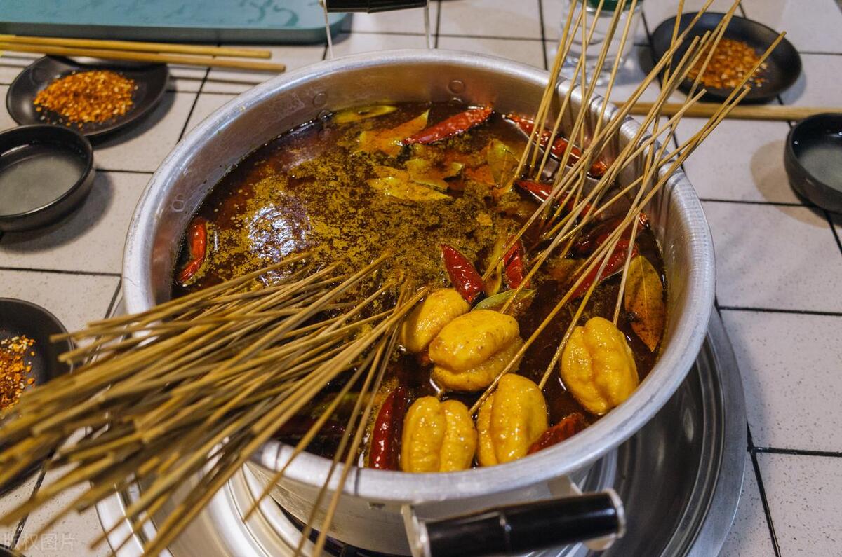 四川麻辣烫利润,四川麻辣烫生意一般得赚多少钱