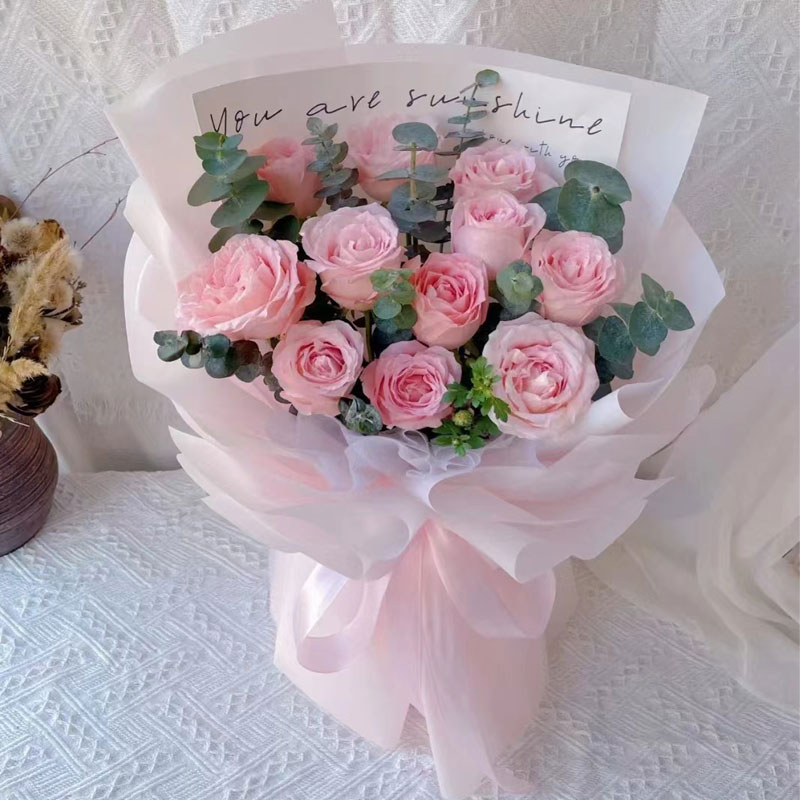 用新鲜的玫瑰花给妈妈做礼物,怎么送鲜花给女朋友比较浪漫