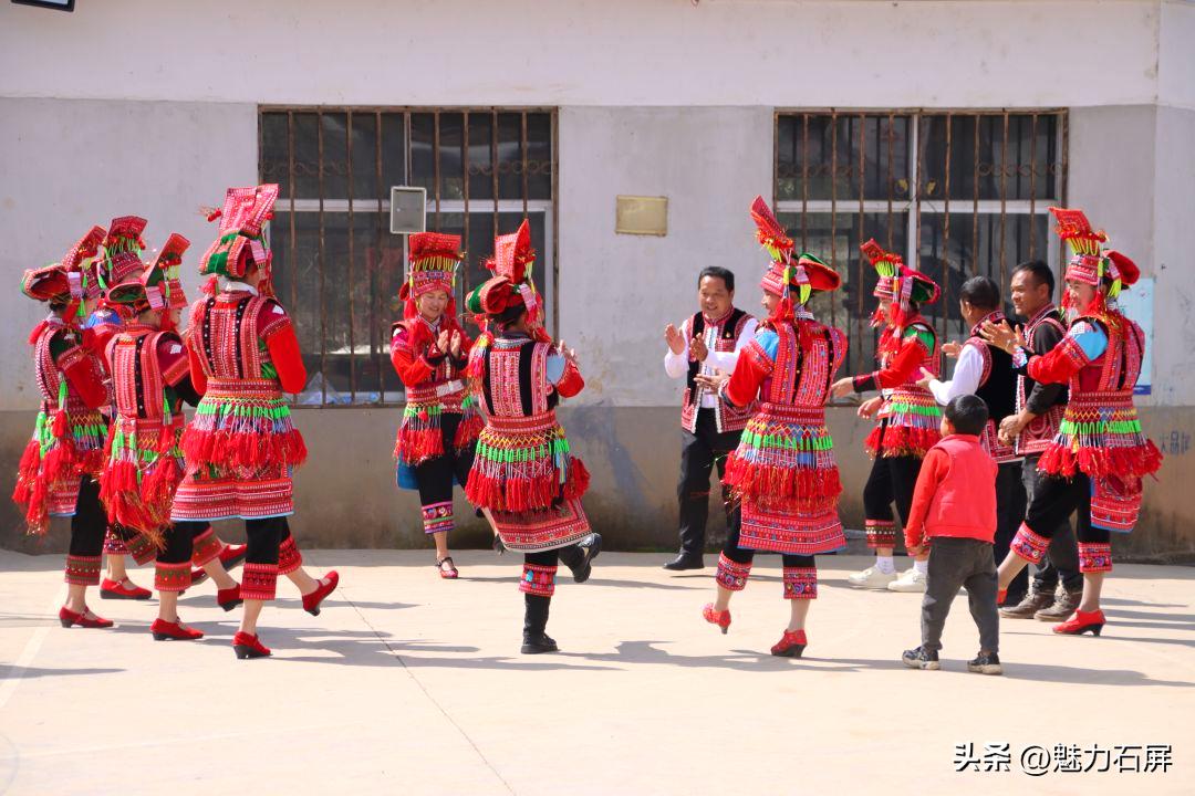 石屏哨冲拖黑村,哨冲镇拖龙黑村图片