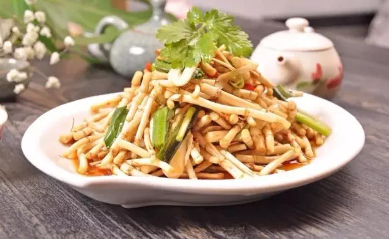 为什么说鱼腥草是害人草,鱼腥草是害人草还是养生草