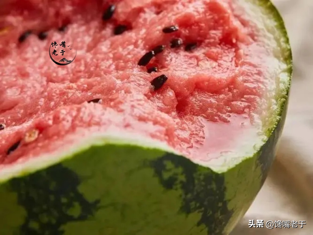 夏天买西瓜别只会拍教你3招,买西瓜要注意的几个点
