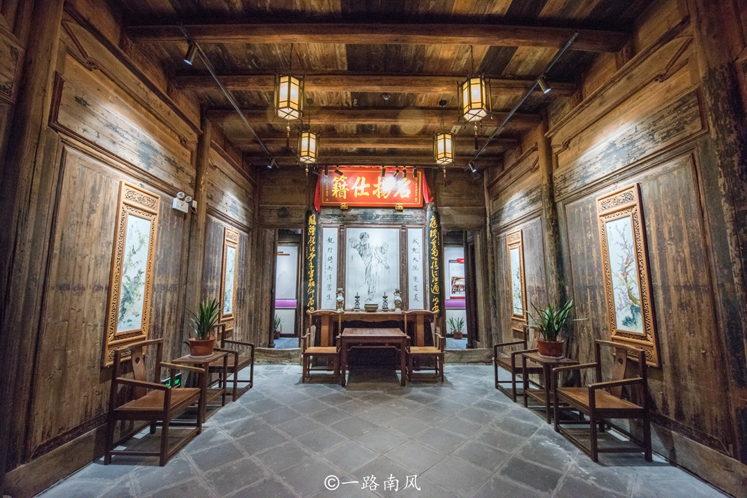 旅行来到福建长汀，发现一个“瑶池仙境”，内有成龙捐献的古建筑