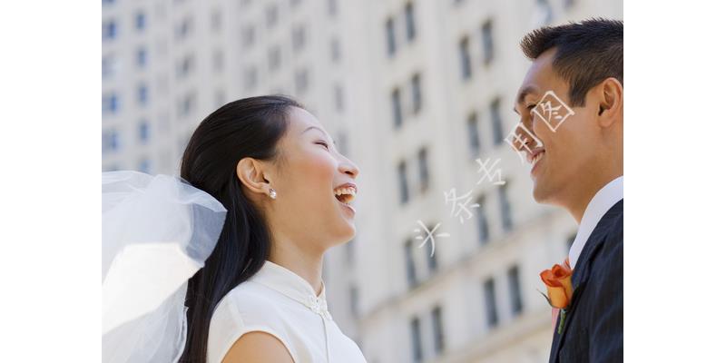 男邻居说捡到了我的衣服，我上去看了才发现那是我的内衣