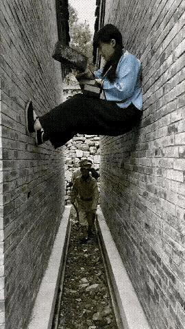 涂发胶抹口红，打仗住酒店，这些抗日剧，对得起以前的战士吗？