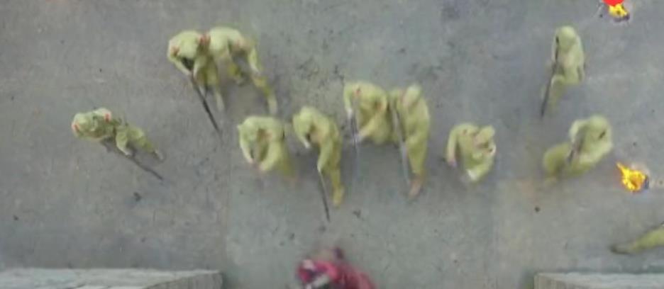 胸罩*点露**,花式泳衣,这些辣眼睛的操作,导演肚子里没一点墨水吗