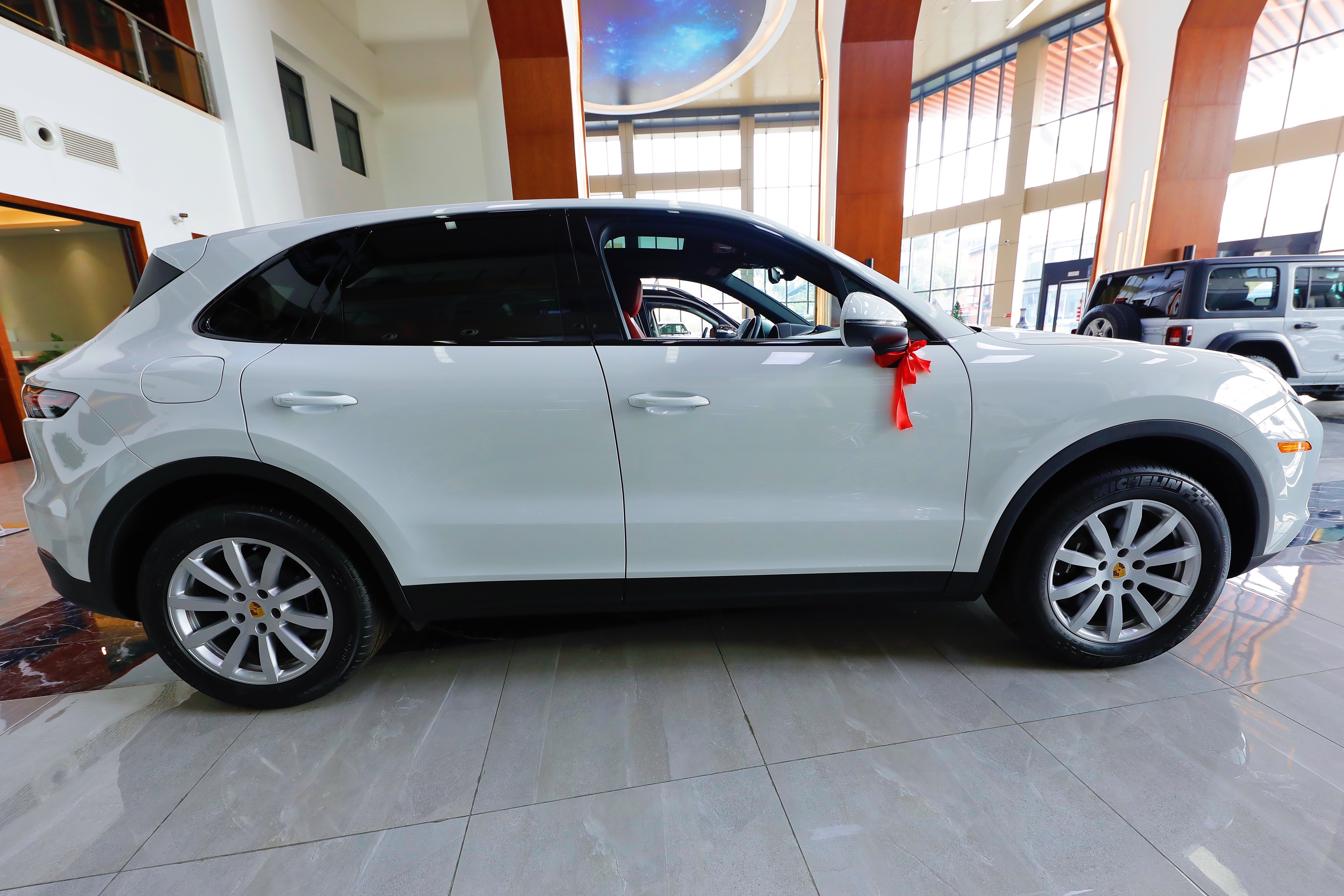 新款保时捷卡宴和新款x5,保时捷卡宴2023新款对比宝马x5