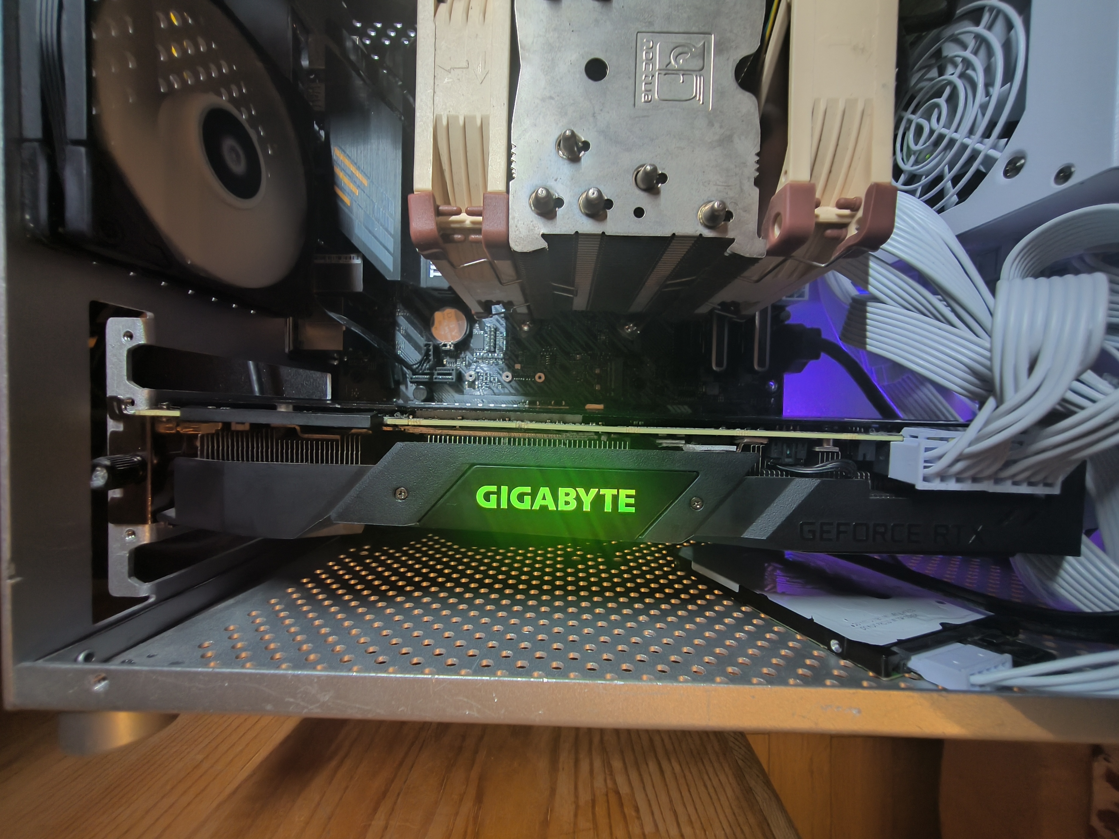 技嘉2080显卡哪一款最好,20系卡皇rgb效果