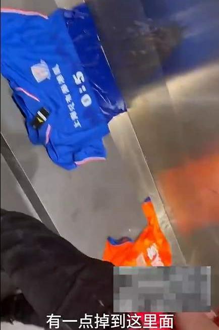 海港夺冠申花球迷反应,申花球迷穿海港球衣