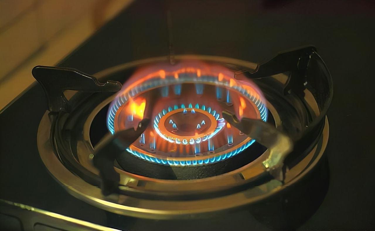 家用煤气灶和厨房燃气灶区别,换了一台天然气灶后煤气味很重