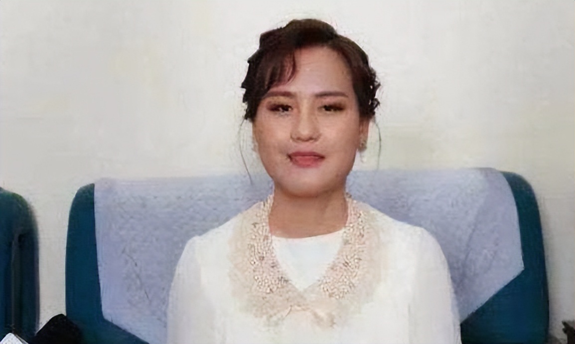 辽宁歪脸女孩，家境贫寒父母双亡，整容变美后拒百万薪只为当老师