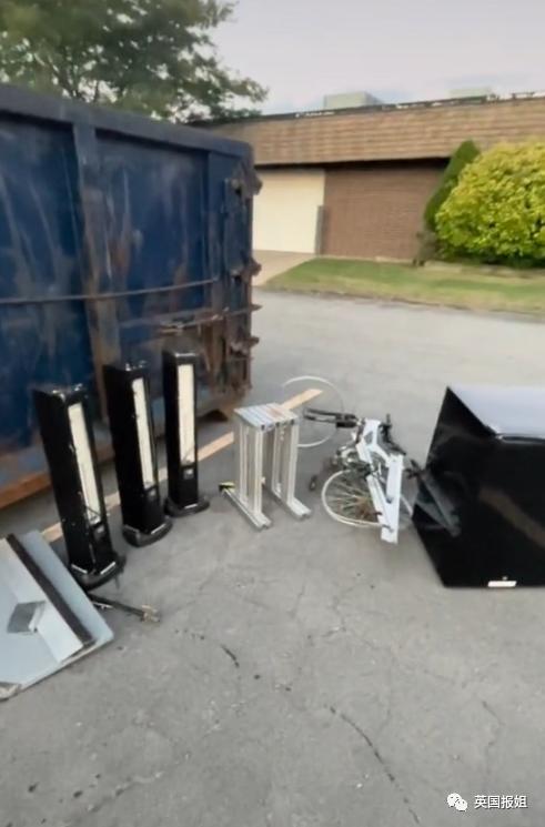 美国捡垃圾收入,美国夫妇垃圾箱寻宝