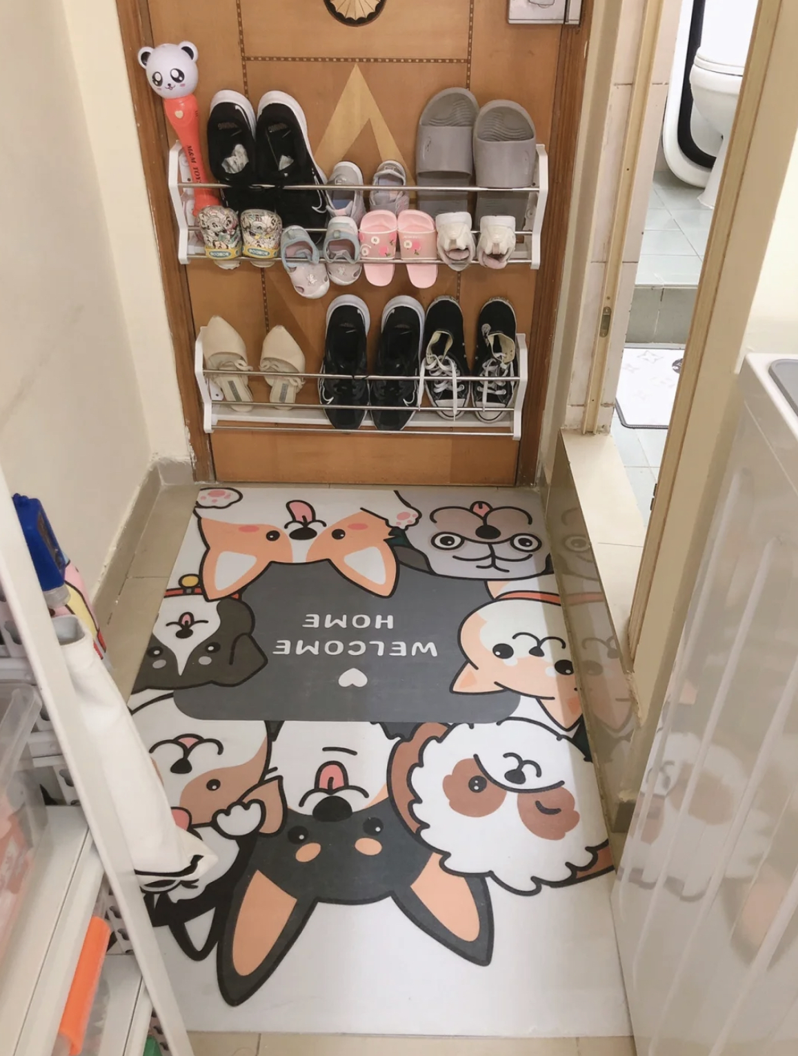 香港一家三口住20平,生活在香港令人窒息劏房