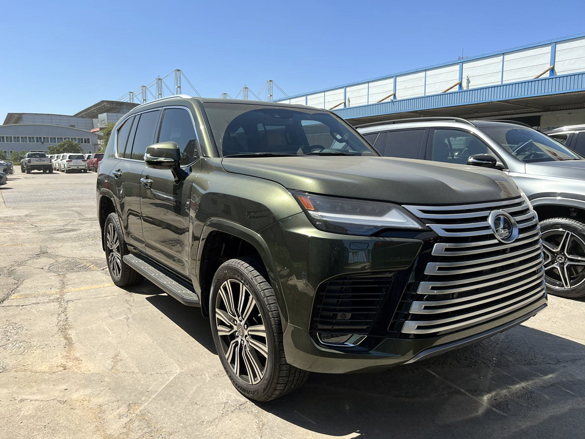 雷克萨斯lx600运动版黑武士越野,雷克萨斯lx600巅峰限量版v8测评