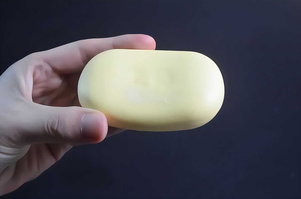 一女子坚持上海药皂洗头半年,一女子坚持硫磺皂洗头半年生发