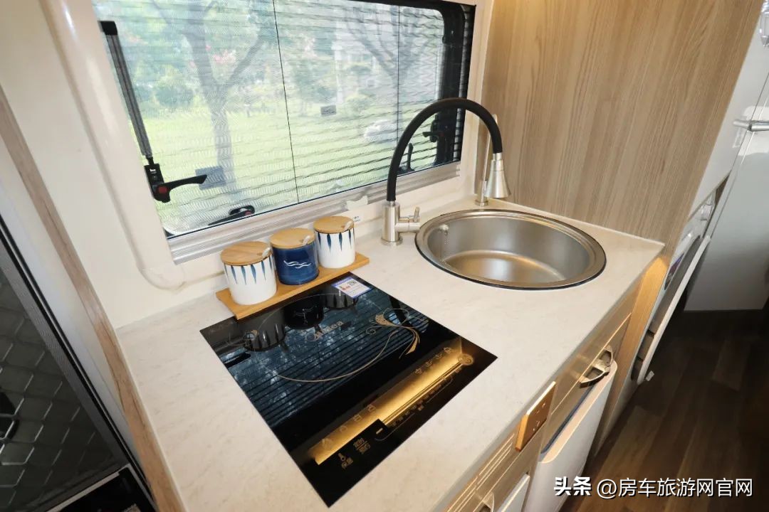 新飞房车h300,新飞h300尊享版轻卡平头房车