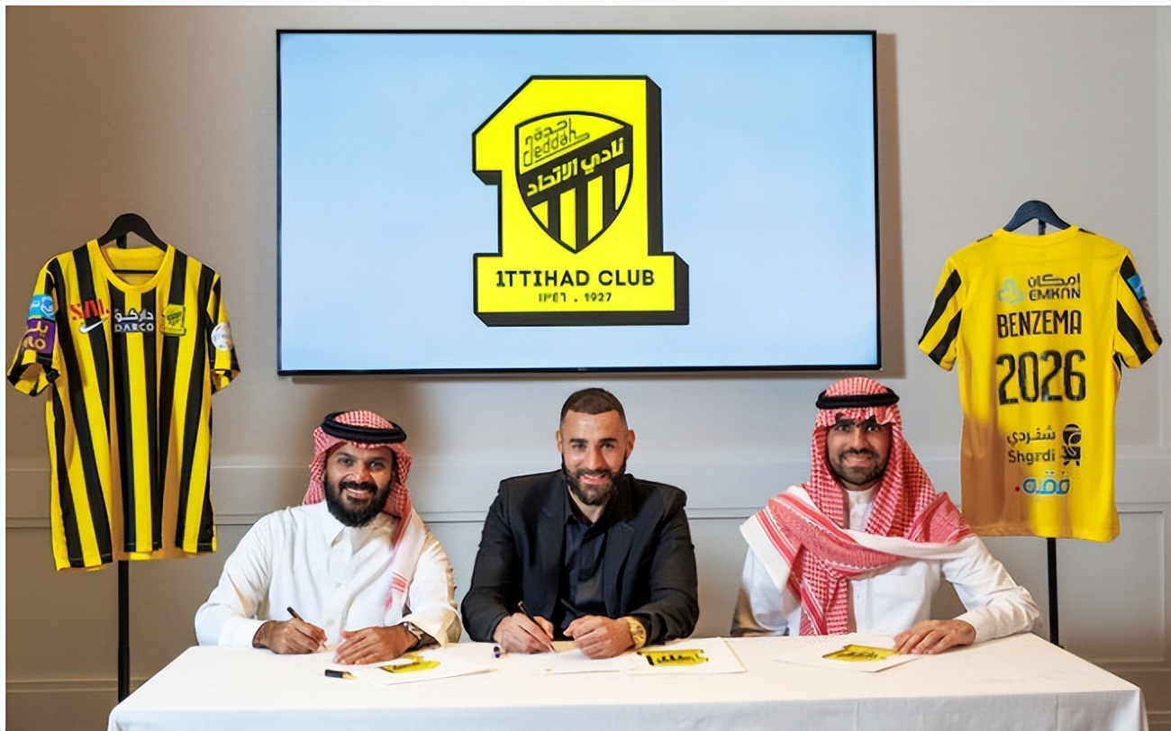 本泽马来到沙特阿拉伯,本泽马追求蕾哈娜