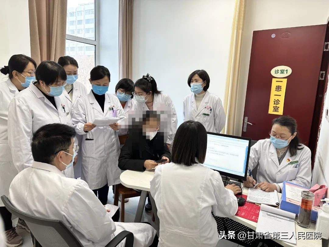 仁医仁术福祉四方——记广东妇产科专家刘木彪教授在甘肃省第三人民医院学术指导