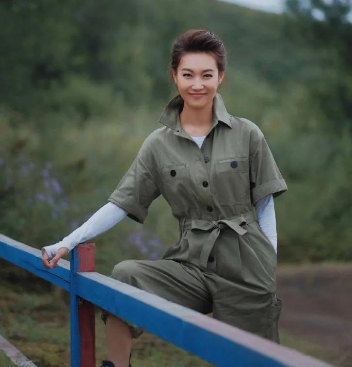 央视新闻主持人李梓萌工作图片,央视主持人李梓萌卖货