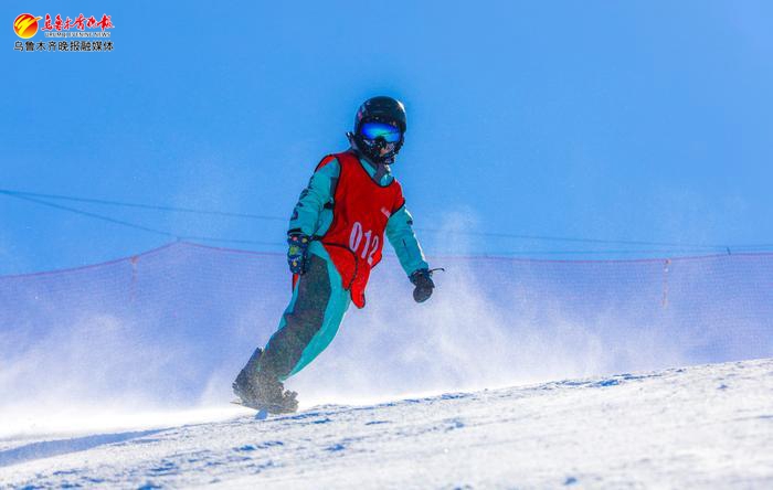 滑雪登山越野比赛,滑雪飞坡比赛