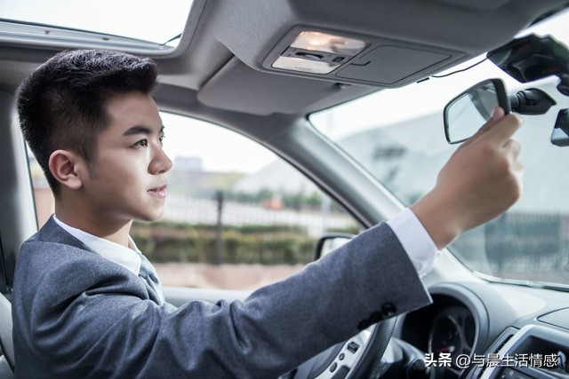 人到中年不要炫耀三样,中年朋友圈炫耀这三件事最掉价