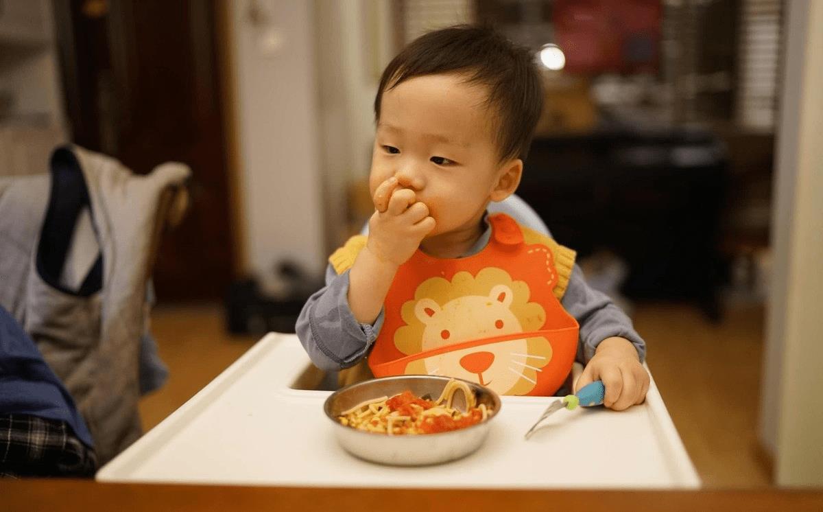 一岁宝宝能吃大人饭么,一岁半宝宝能吃大人吃的菜吗