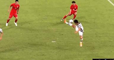 国足遭遇12强赛开门黑,国足0比3韩国朱辰杰瞬间