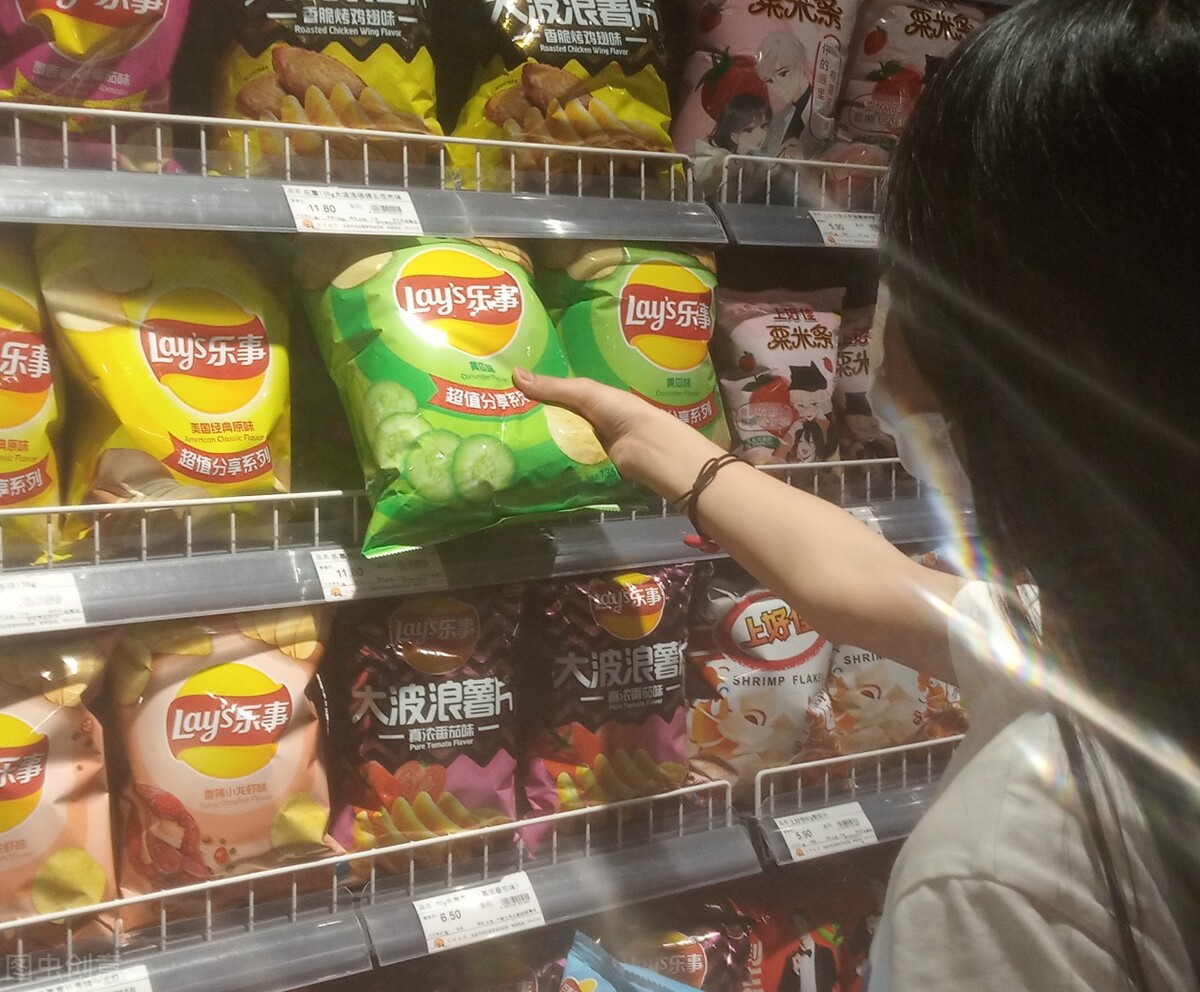 爱拉夫呦零食旗舰店,零食店竞争对手分析