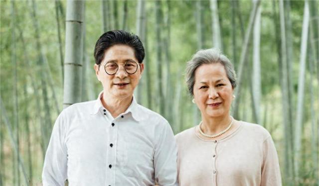 孩子发烧深更半夜家里没有药咋办,儿子发烧39度多精神状态很好