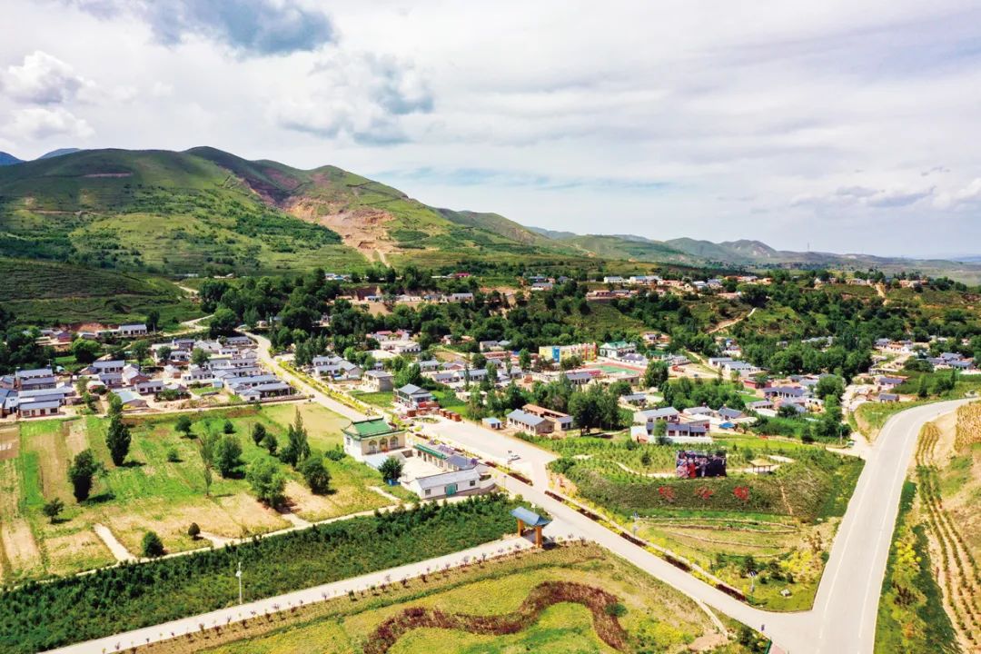 授村以公路，更授村以“通路”——中国建材集团扎实开展5区县产业帮扶助力美丽乡村建设的丰富实践