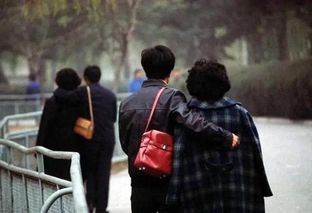 孟晚舟亲生母亲和华为的关系,孟晚舟生母孟军现在过得怎样