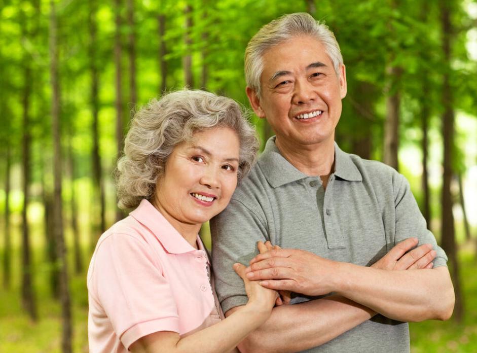 我国首批丁克族老年生病无人照顾,最早丁克族的真实现状