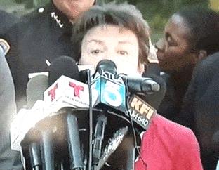 今天在老婆包里发现的,她说是治牙疼的,我觉得不像啊。