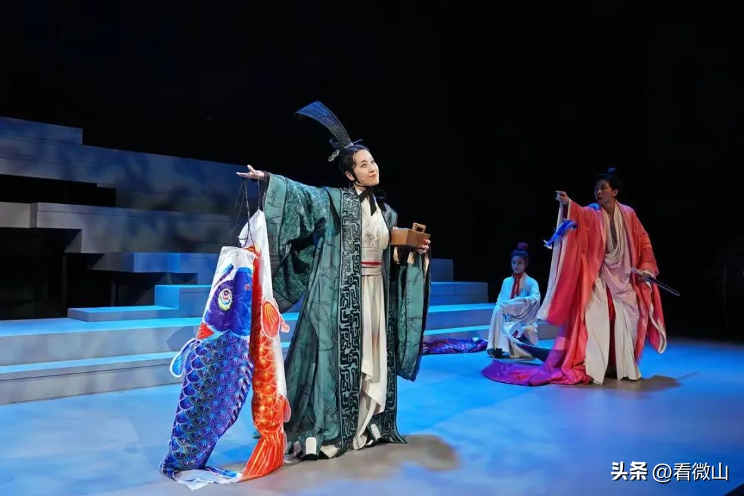 邀请剧目|《孔丘-当我们在谈论孔夫子的时候，我们在谈些什么？》#青年导演创作扶持计划##拉着拉杆箱来看戏#