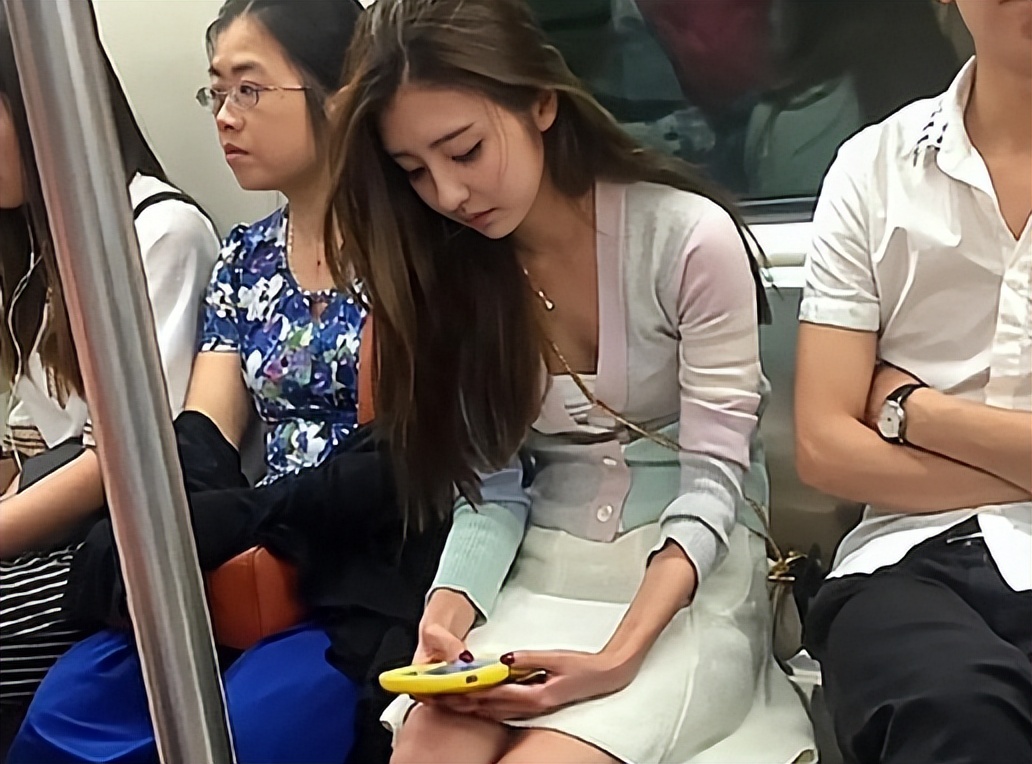 王思聪携四位女友高调逛街,王思聪新女友晒照大秀身材