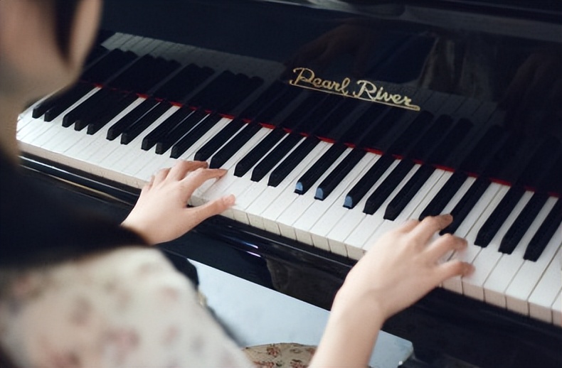 弹钢琴手腕晃动的厉害是什么原因,弹钢琴手腕晃动怎么解决