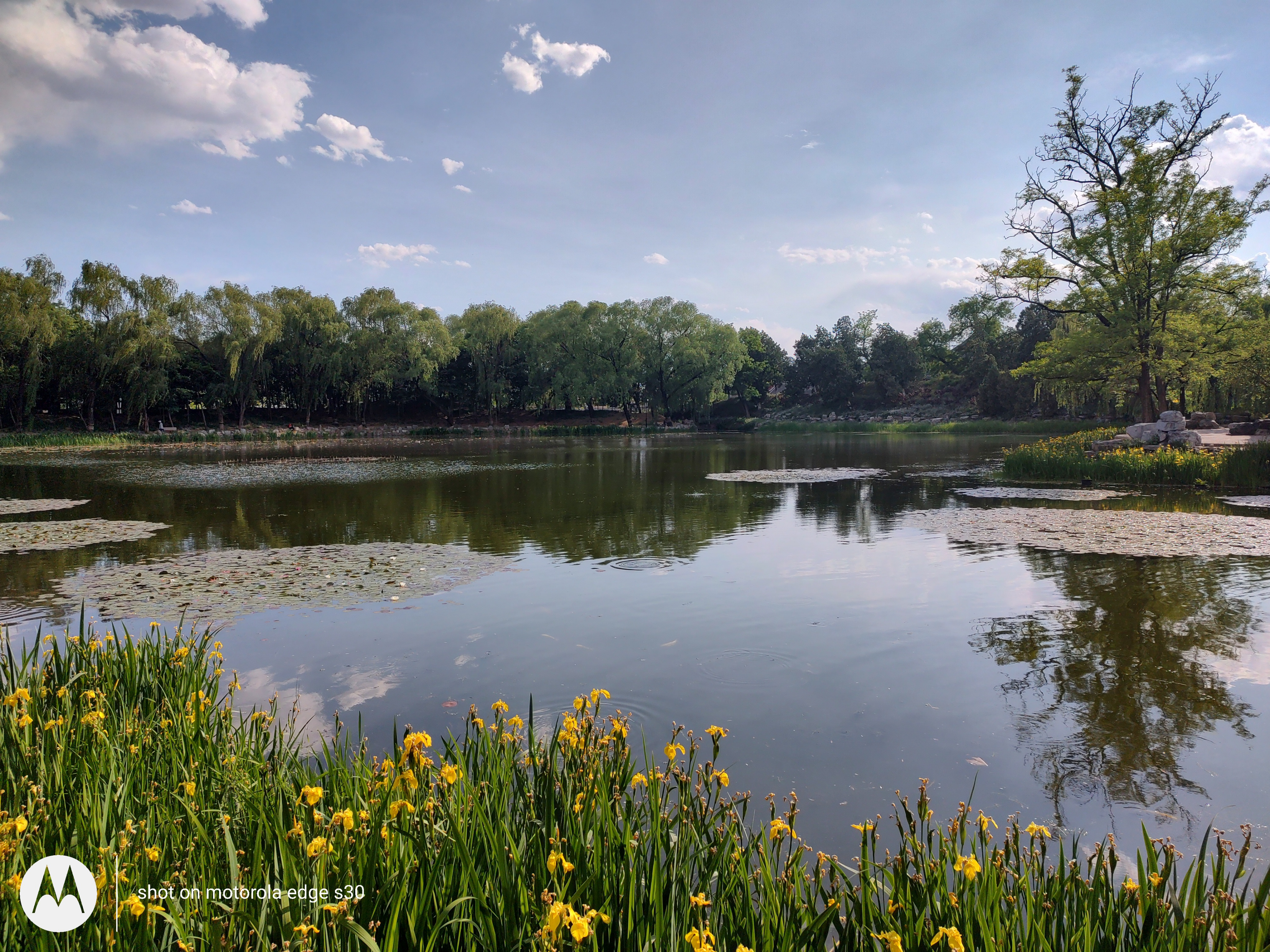 motoedges30手机,motoedges30值得入手吗