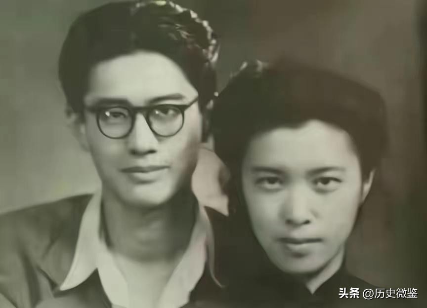 76年周总理遗体火化前，乔冠华抱棺痛哭：我来做您的儿子为您送行