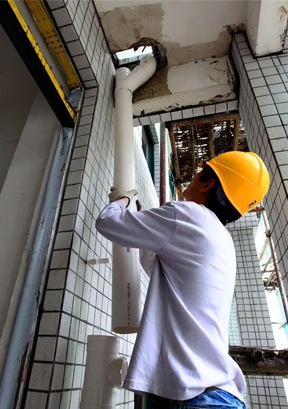 天花板发霉怎样处理最佳,天花板发霉如何解决