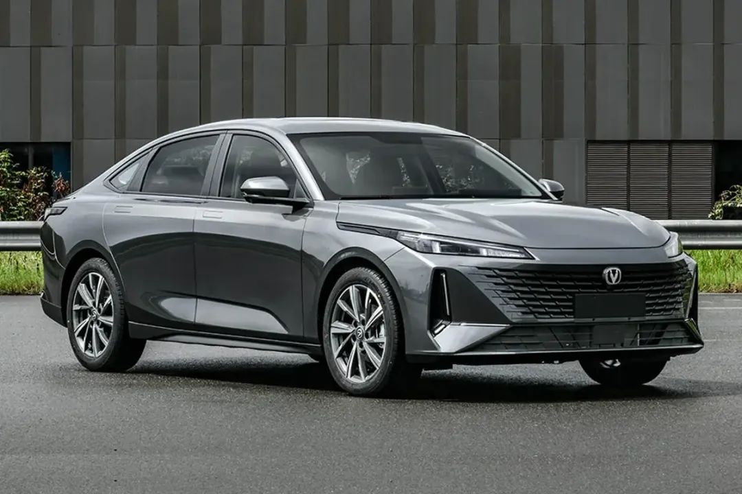 卡罗拉口碑最好的车型,卡罗拉轴距2.7米为何后排空间窄