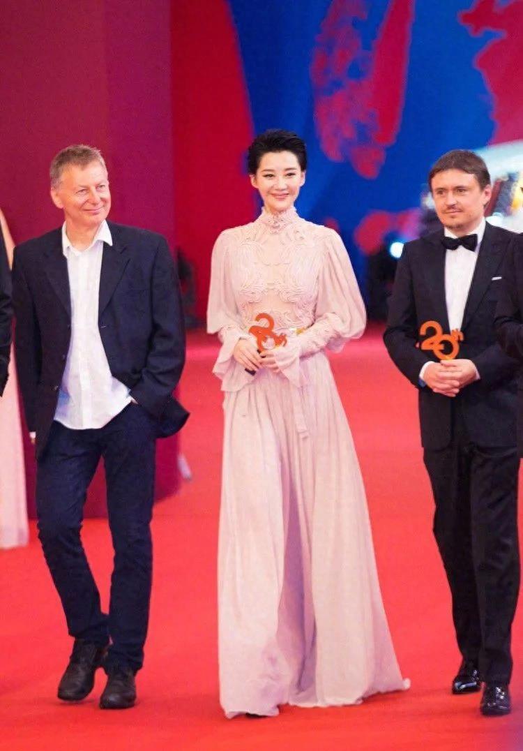 许晴真实容貌,许晴18岁到52岁的颜值变化