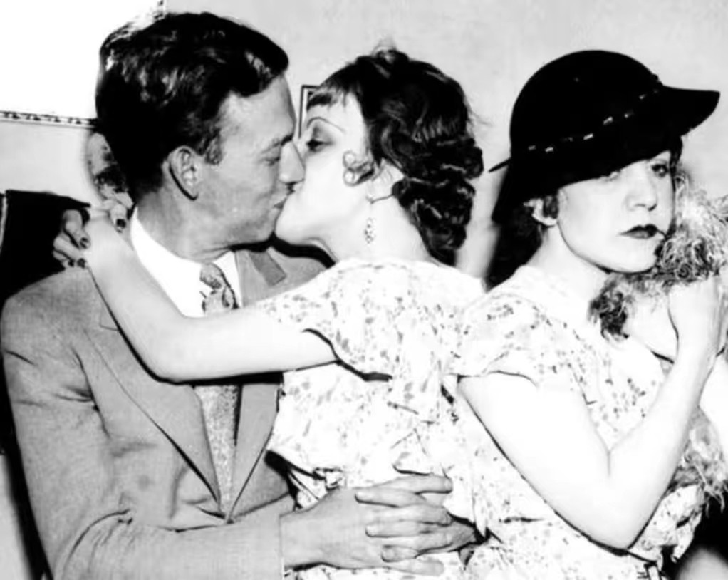 英国连体姐妹因流感去世,英国连体姐妹去世