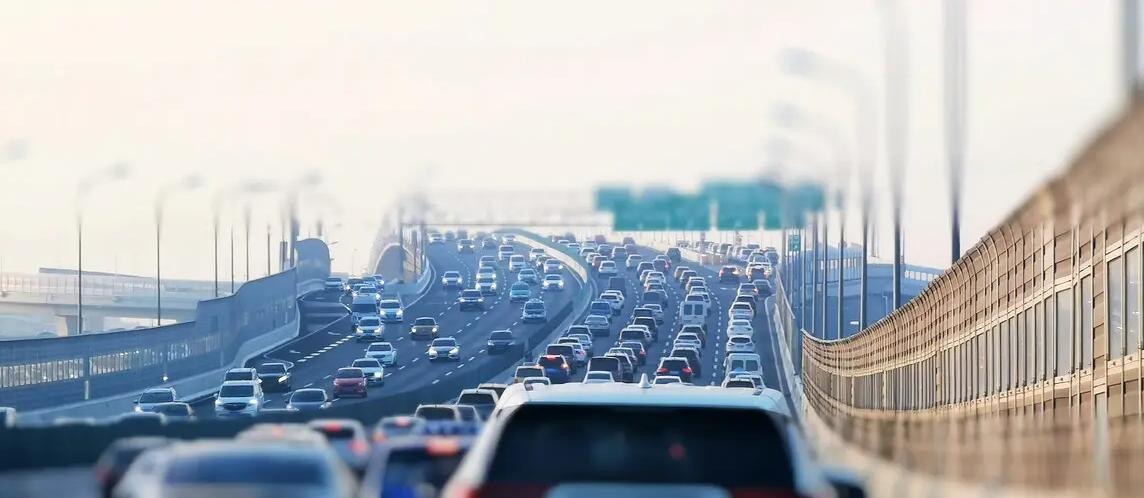 开车看到锯齿车道怎么处罚,开车遇到锯齿车道罚款