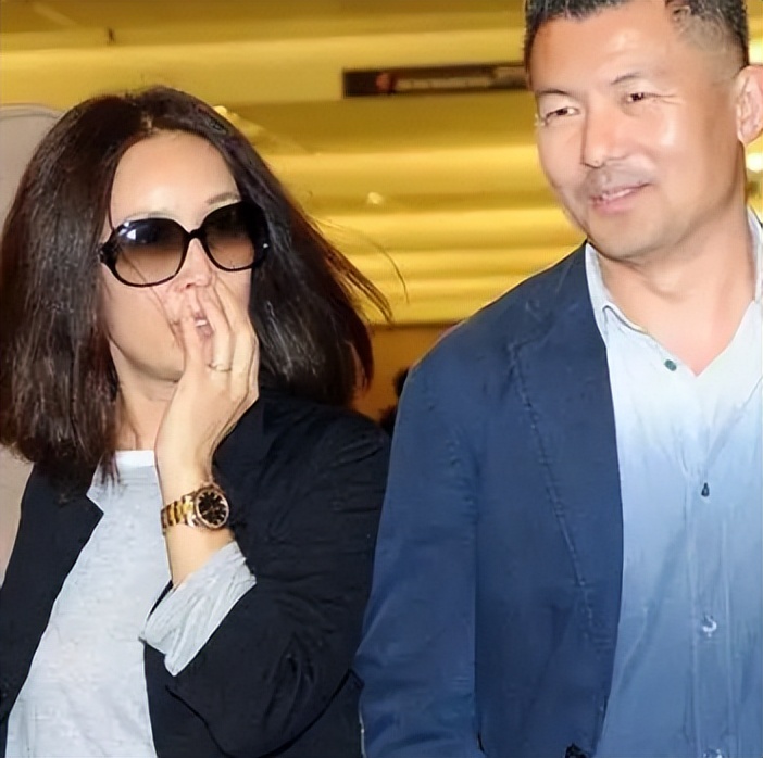 那英怒踹粉丝,那英当众踹粉丝惹争议