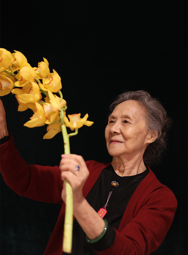 浙江71岁老奶奶穿搭堪比20岁,80岁老奶奶穿衣打扮变年轻