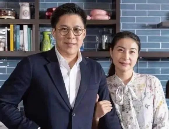 郭晶晶公公和霍震霆出席活动,郭晶晶谈公公霍震霆