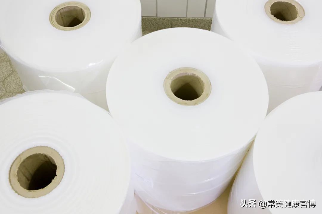 家用保鲜膜能放微波炉加热吗,能贴着保鲜膜进微波炉加热吗